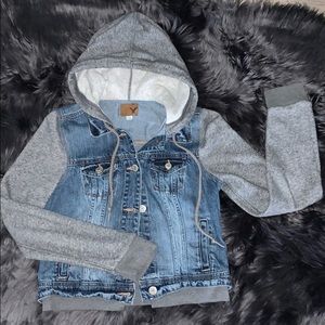 American Eagle jean jacket with cool sleeves 😎